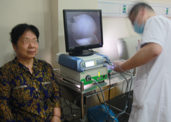 慢性咽炎患者檢查中